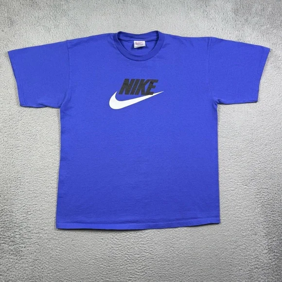 Vintage 90s Nike T-shirt - Picture 2 of 4
